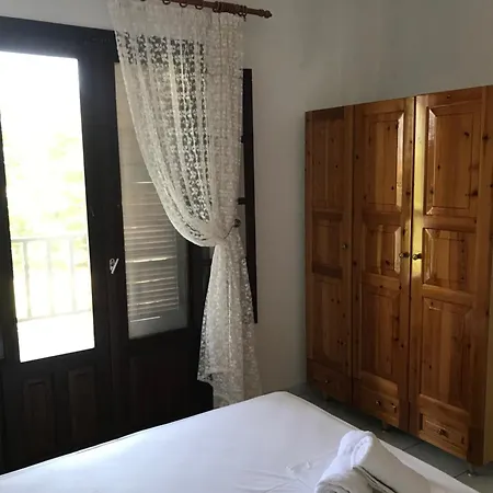 Nikos & Panagiota Vourvourou